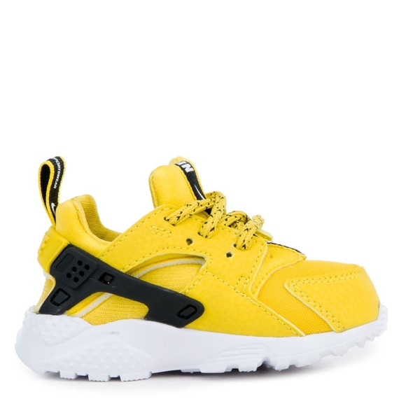 nike huarache run se yellow